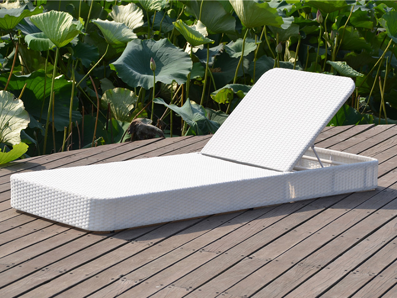 Witte rattan lounge, buitenrelaxatie met zonnebodem, aluminium frame rattan daybed yq-rb-432